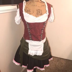 Halloween costume beer maiden wench Eye Candy